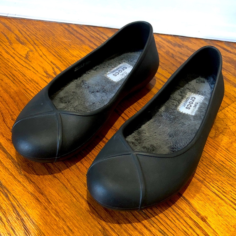 Crocs Flats Lined with Faux Fur Size 4 in Excellent Condition!